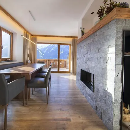 シャレー Alpine With Ski-in Access *