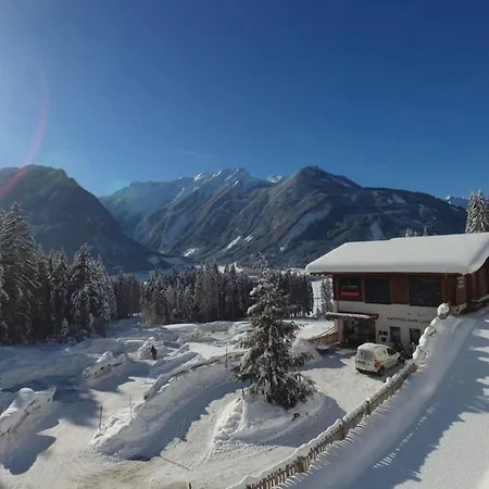 Alpine With Ski-in Access Chalet Neukirchen am Großvenediger